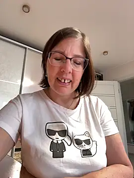 Snapshot of B_Bonya_m chatting on March 17, 2025, 4:51 am B Bonya m online show from March 17, 2025, 4:51 am