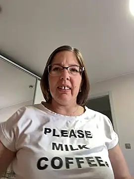 Snapshot of B_Bonya_m chatting on March 19, 2025, 4:36 am B Bonya m online show from March 19, 2025, 4:36 am