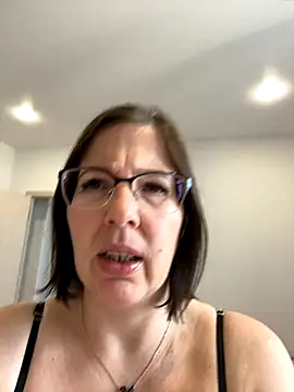 Snapshot of B_Bonya_m chatting on September 10, 2025, 4:12 am B Bonya m online show from September 10, 2025, 4:12 am