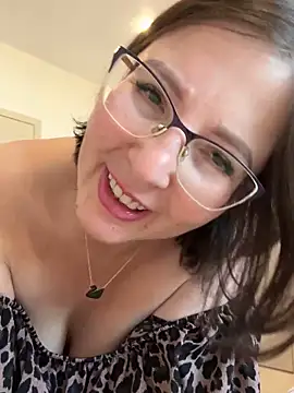 Snapshot of B_Bonya_m chatting on September 12, 2025, 3:50 am B Bonya m online show from September 12, 2025, 3:50 am