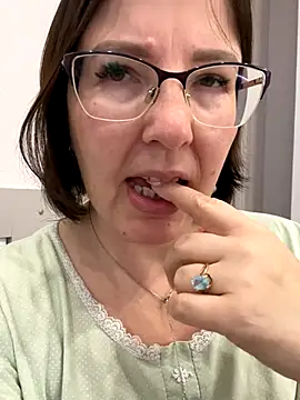 Snapshot of B_Bonya_m chatting on September 27, 2025, 4:06 am B Bonya m online show from September 27, 2025, 4:06 am