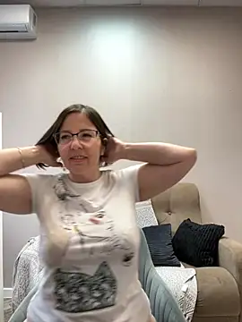 Snapshot of B_Bonya_m chatting on October 5, 2025, 4:33 am B Bonya m online show from October 5, 2025, 4:33 am