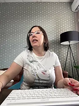 Snapshot of B_Bonya_m chatting on October 6, 2025, 5:05 am B Bonya m online show from October 6, 2025, 5:05 am