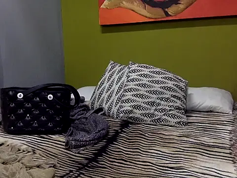 GoldenPussyXOXO online show from September 25, 2025, 2:37 am