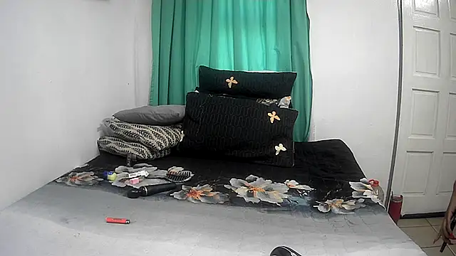 GoldenPussyXOXO online show from May 7, 2026, 12:32 pm