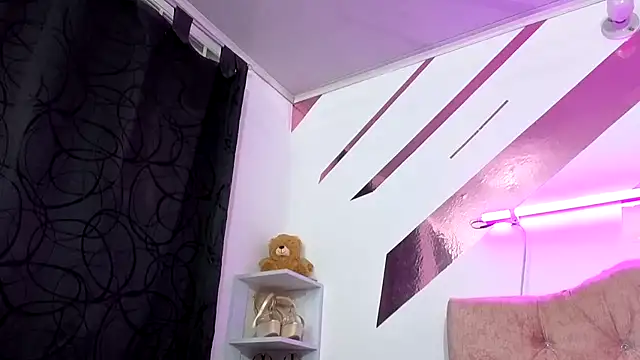 Kitten Hot  online show from October 31, 2025, 4:57 am