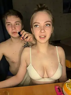 Snapshot of Family-Mm1 chatting on December 21, 2024, 11:45 pm Family-Mm1 online show from December 21, 2024, 11:45 pm