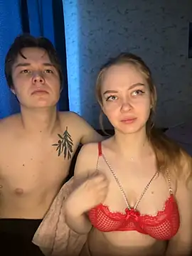 Snapshot of Family-Mm1 chatting on February 7, 2025, 10:19 am Family-Mm1 online show from February 7, 2025, 10:19 am