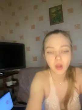 Snapshot of Family-Mm1 chatting on February 25, 2025, 12:47 am Family-Mm1 online show from February 25, 2025, 12:47 am