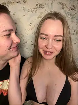 Snapshot of Family-Mm1 chatting on January 15, 2026, 8:19 am Family-Mm1 online show from January 15, 2026, 8:19 am