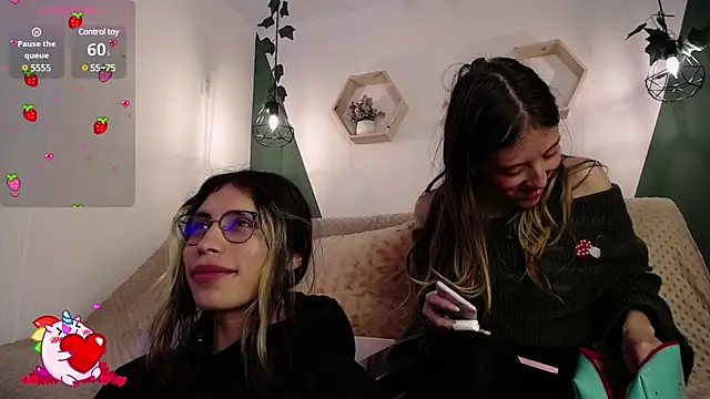 Snapshot of BRIAR_AND_BLAIR chatting on January 4, 2025, 1:42 pm BRIAR AND BLAIR online show from January 4, 2025, 1:42 pm
