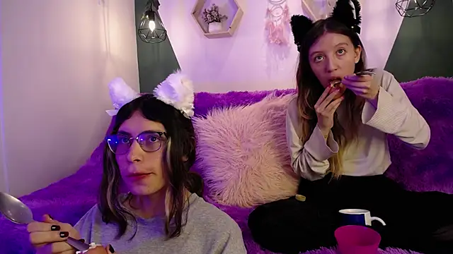Snapshot of BRIAR_AND_BLAIR chatting on January 9, 2025, 1:35 pm BRIAR AND BLAIR online show from January 9, 2025, 1:35 pm