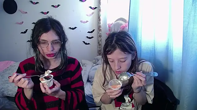 Snapshot of BRIAR_AND_BLAIR chatting on September 8, 2025, 4:06 pm BRIAR AND BLAIR online show from September 8, 2025, 4:06 pm