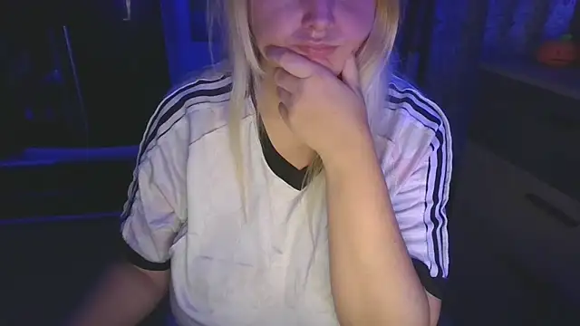 Meliss Official9 online show from October 28, 2025, 8:55 pm