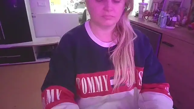 Meliss Official9 online show from December 22, 2025, 9:17 am