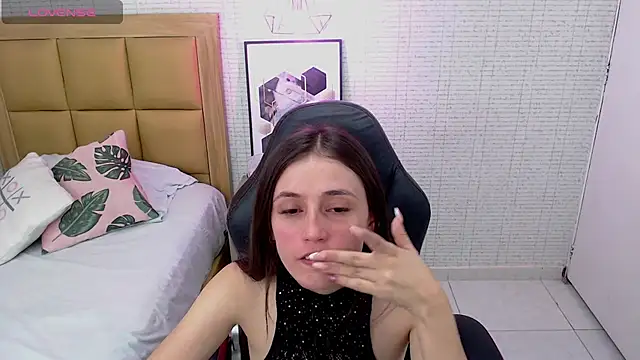 MAGNOLEROY online show from January 22, 2025, 7:34 pm