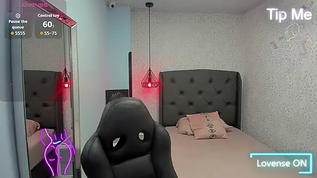 MAGNOLEROY online show from October 8, 2025, 12:47 pm