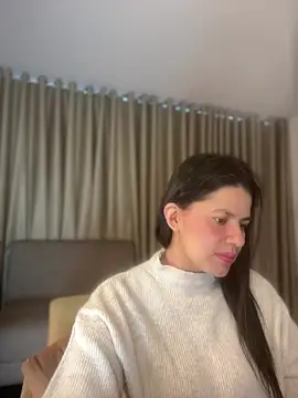 Snapshot of Alice_Biel chatting on June 3, 2026, 2:33 pm Alice Biel online show from June 3, 2026, 2:33 pm