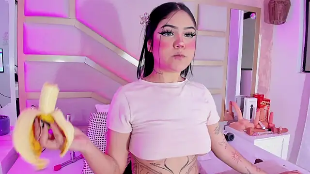 dollsweety online show from October 9, 2025, 9:35 pm