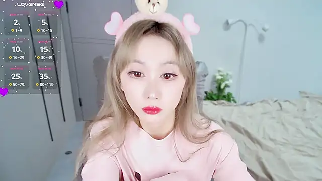 Snapshot of Xiaoyu-G chatting on March 5, 2025, 1:21 am Xiaoyu-G online show from March 5, 2025, 1:21 am