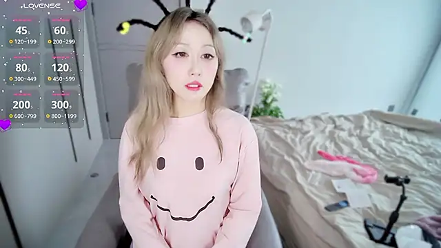 Snapshot of Xiaoyu-G chatting on March 5, 2025, 6:54 am Xiaoyu-G online show from March 5, 2025, 6:54 am