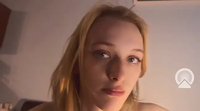 Evvie Summn1 online show from December 10, 2024, 2:05 am