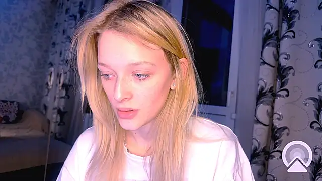 Evvie Summn1 online show from March 2, 2025, 7:23 pm