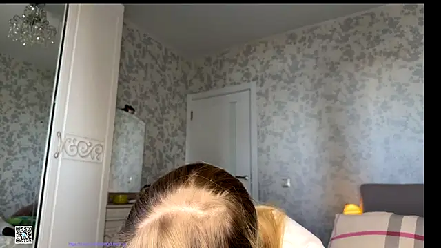 Evvie Summn1 online show from October 5, 2025, 3:49 am