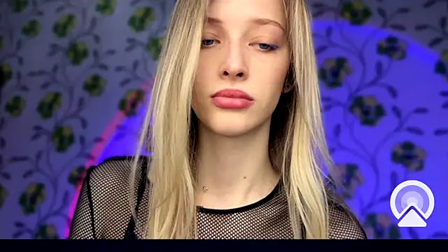 Evvie Summn1 online show from December 14, 2025, 3:39 pm