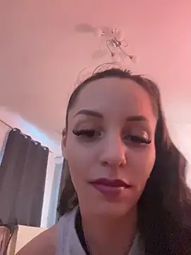 Snapshot of Chiara0102 chatting on May 19, 2026, 5:30 pm Chiara0102 online show from May 19, 2026, 5:30 pm