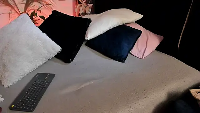 Serenity Day online show from October 6, 2025, 10:07 pm