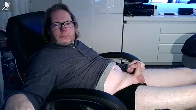 Snapshot of VSteph chatting on October 7, 2025, 9:12 pm VSteph online show from October 7, 2025, 9:12 pm