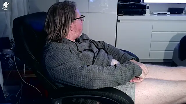 Snapshot of VSteph chatting on October 19, 2025, 7:47 pm VSteph online show from October 19, 2025, 7:47 pm