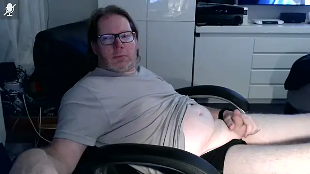 Snapshot of VSteph chatting on November 3, 2025, 10:10 pm VSteph online show from November 3, 2025, 10:10 pm