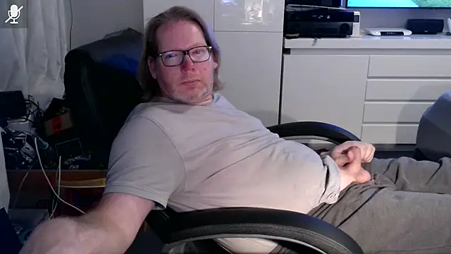 Snapshot of VSteph chatting on November 8, 2025, 10:41 pm VSteph online show from November 8, 2025, 10:41 pm