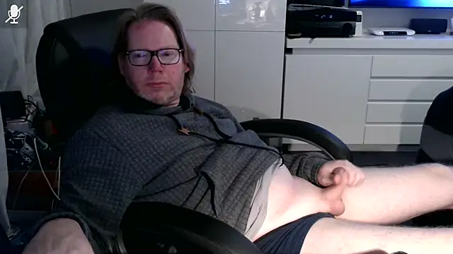 Snapshot of VSteph chatting on November 11, 2025, 11:05 pm VSteph online show from November 11, 2025, 11:05 pm