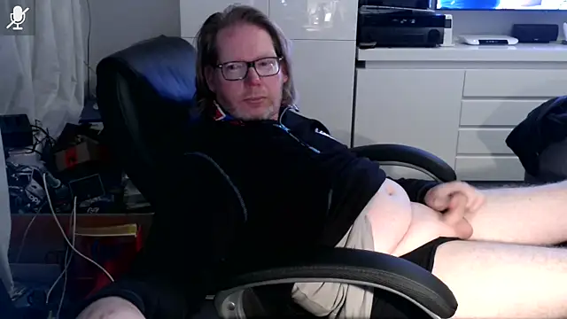 Snapshot of VSteph chatting on November 12, 2025, 10:41 pm VSteph online show from November 12, 2025, 10:41 pm