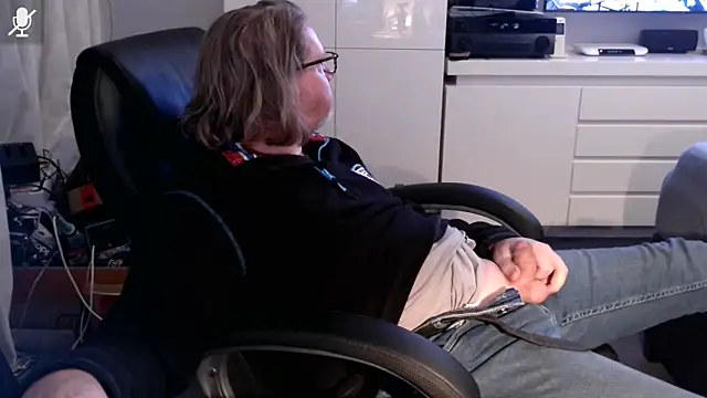 Snapshot of VSteph chatting on November 13, 2025, 9:03 pm VSteph online show from November 13, 2025, 9:03 pm