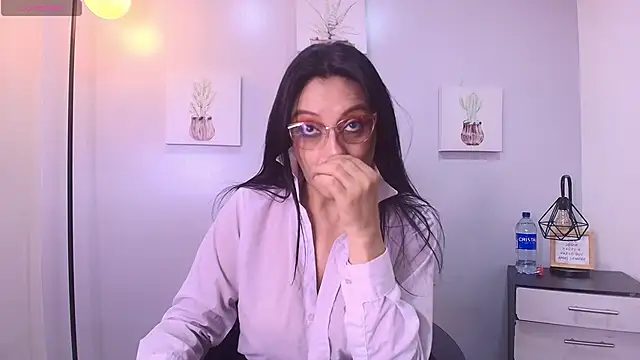 Snapshot of Zuzana21 chatting on April 28, 2026, 1:05 pm Zuzana21 online show from April 28, 2026, 1:05 pm