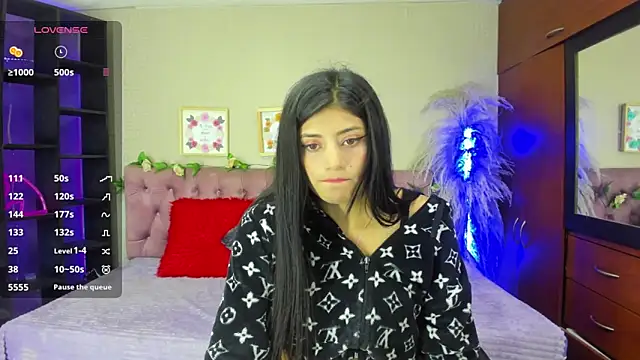 Lia Keen online show from December 10, 2024, 8:05 pm