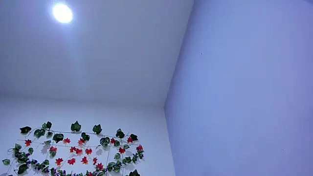 nicollee18 online show from February 14, 2025, 12:47 pm