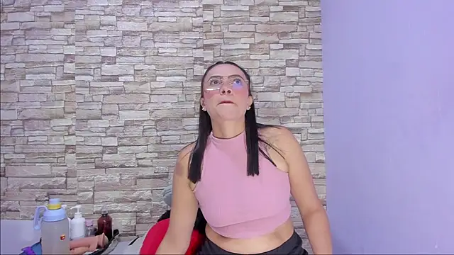 nicollee18 online show from September 9, 2025, 11:59 pm