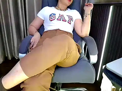 fabdemira online show from November 21, 2025, 5:33 pm