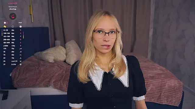 LynetBurby online show from October 11, 2025, 3:32 pm