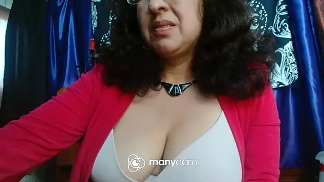 Snapshot of liriomilf chatting on February 4, 2026, 8:36 pm liriomilf online show from February 4, 2026, 8:36 pm