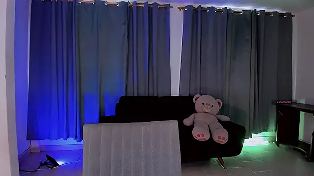 gatitavenecis online show from April 22, 2026, 9:27 pm