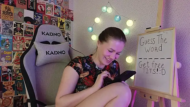 LittleLeen online show from December 10, 2024, 5:22 pm