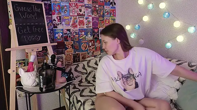 LittleLeen online show from December 18, 2024, 6:03 pm