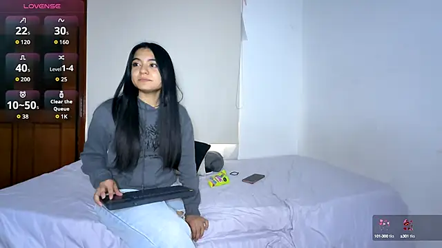 Gabby and Alice online show from October 6, 2025, 9:12 pm