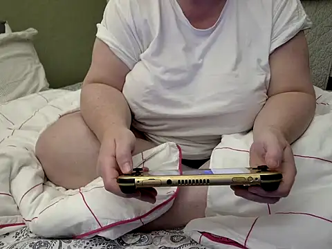 MarthaBriest online show from November 2, 2025, 3:31 am